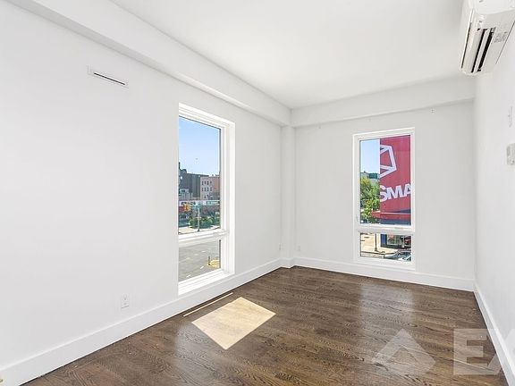 4th image of 596 Washington Ave #B2