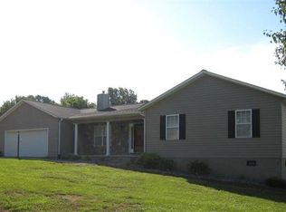 3704 Serenity Dr, Hickory, NC 28602