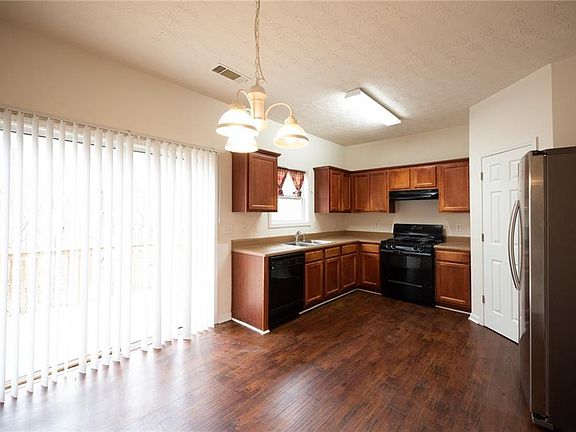 4th image of 1544 Park Grove Dr