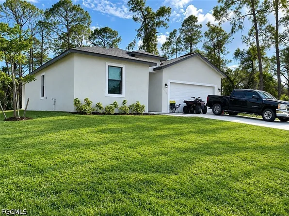 8056 Sherwood Cir, Labelle, FL 33935
