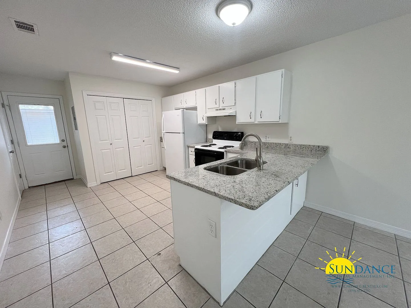 Updated 2 Bedroom Home in Crestview! — Photo 3