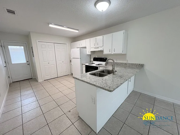 237 Lindberg St — Photo 3