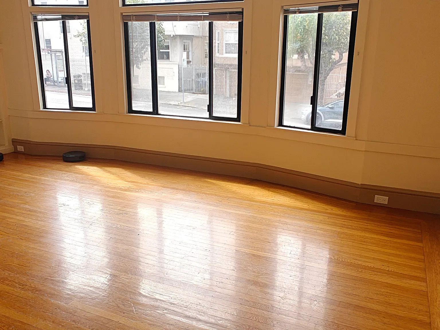 3 bed, 1.5 bath, 1600 sqft, $7,200 — Photo 4