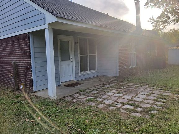 4th image of 10770 Oak Leaf Dr