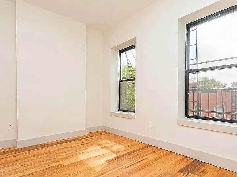 1300 Halsey St #2A — Photo 4