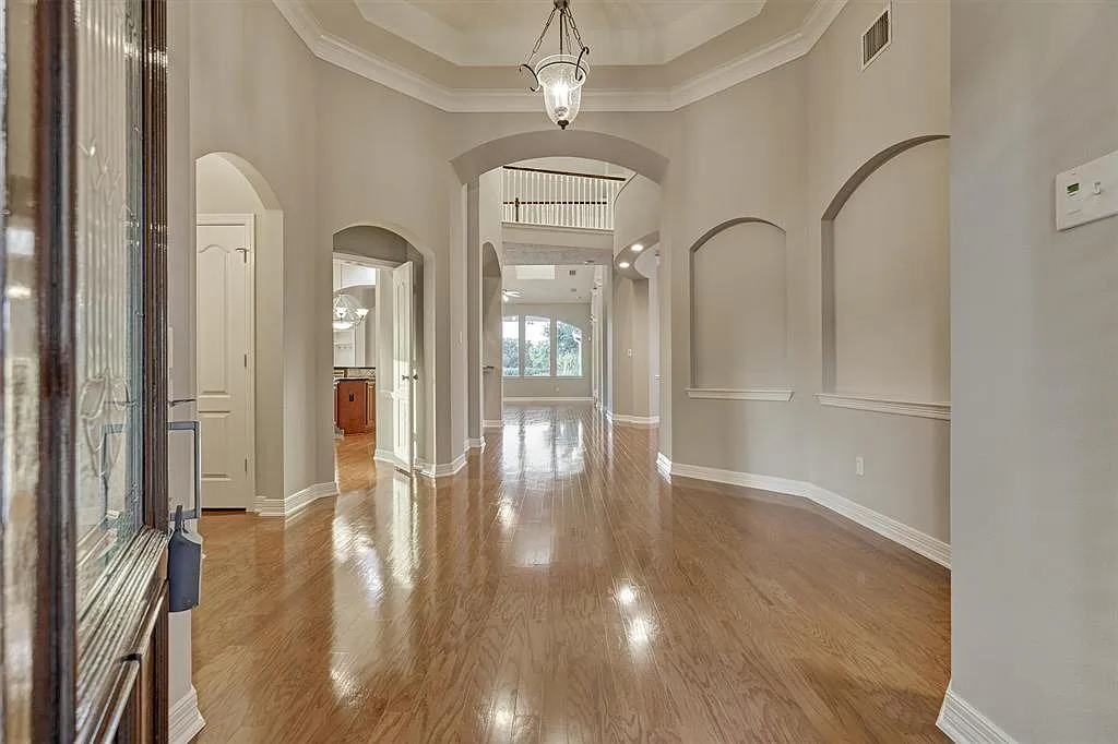 4 bed, 4.5 bath, 4480 sqft, $5,299 — Photo 4