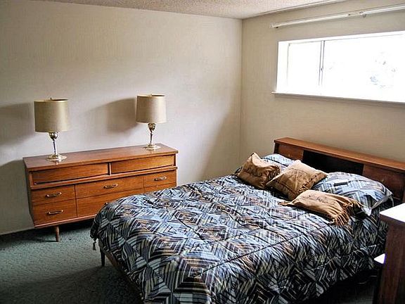 5th image of 10106 Elmhurst Dr NW