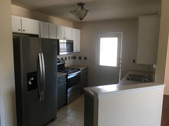 4th image of 302 N 10th St APT B