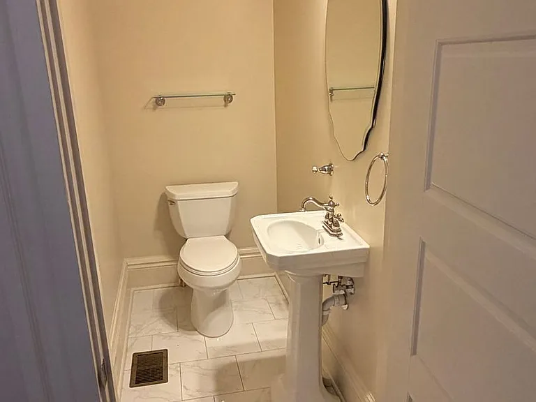 Gorgeous Two Story 3BD/2.5BA w/ Private Fenced in Backyard — Photo 10