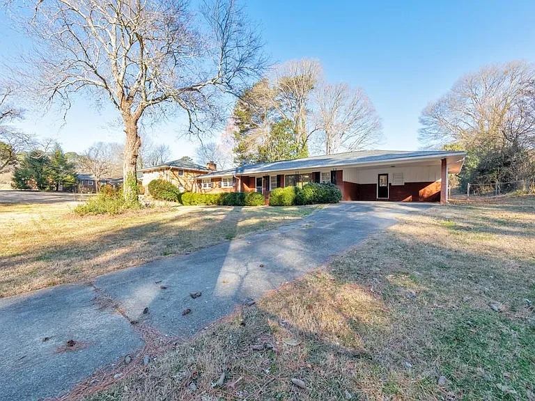 909 Rosedale Dr — Photo 2