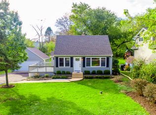 914 S Summit St, Barrington, IL 60010