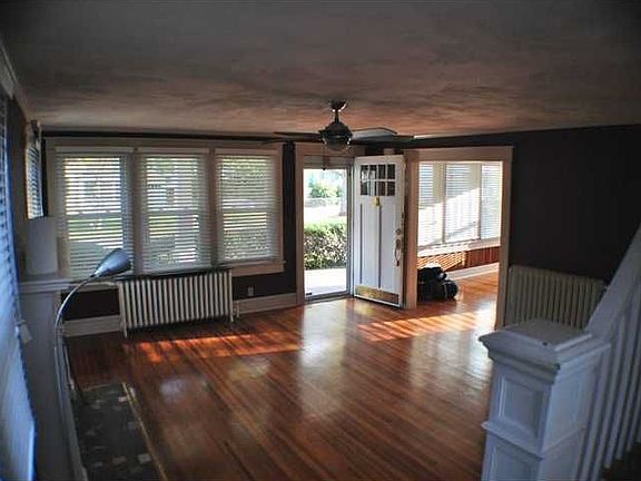 3rd image of 233 E Gilpin Ave