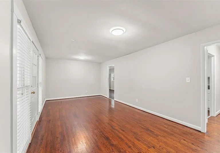 2352 Elmwood Cir SE — Photo 9