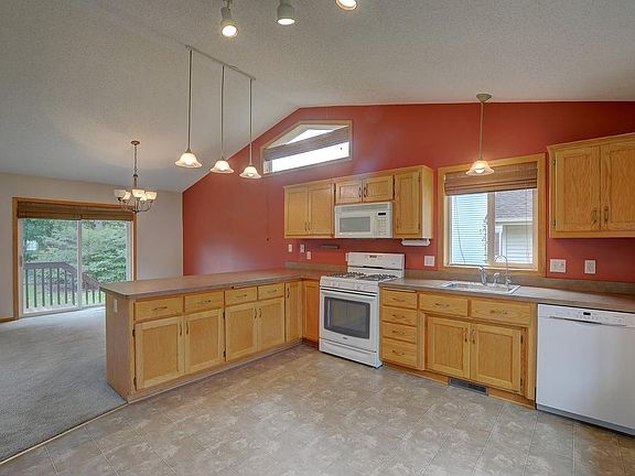 3rd image of 828 101st Ave NE