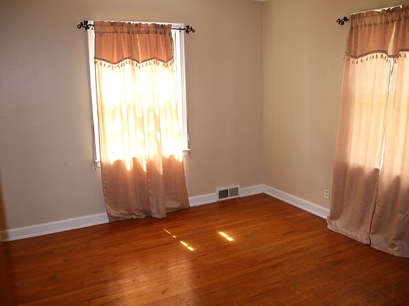 2nd image of 2406 23rd Ave APT 2