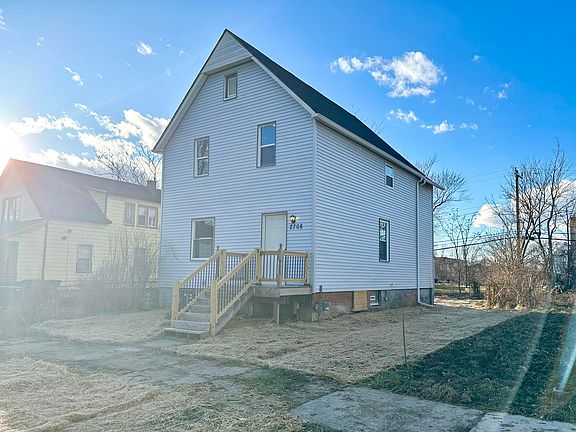 2nd image of 2708 Hooker St