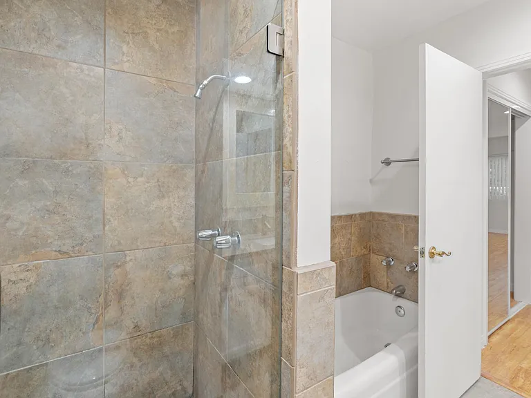 4915 Tyrone Ave #215 — Photo 27