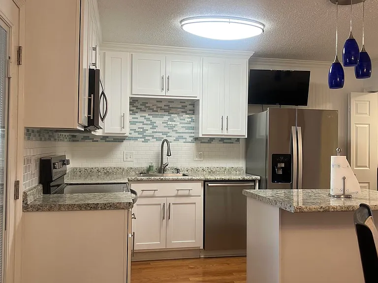 427 Russell St NE — Photo 4