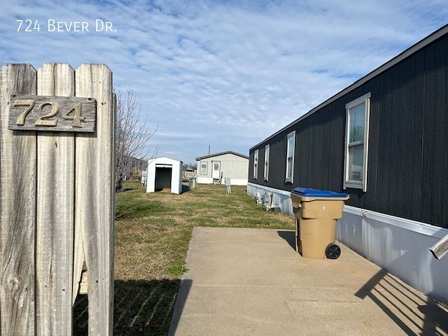 1st image of 724 Bever Dr