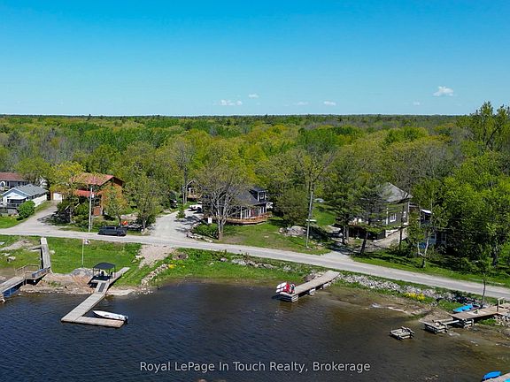 3rd image of 26 Macey Bay Rd