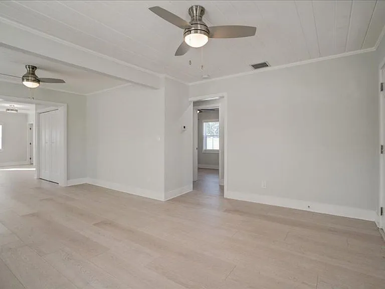 320 NW 6th Ave — Photo 5