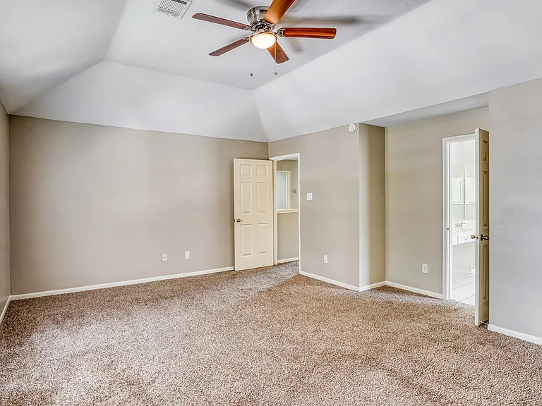 8206 Holmwood Dr — Photo 11