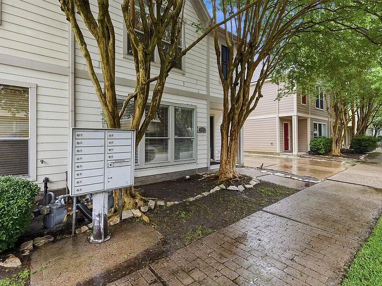 1923 Bailey St — Photo 23