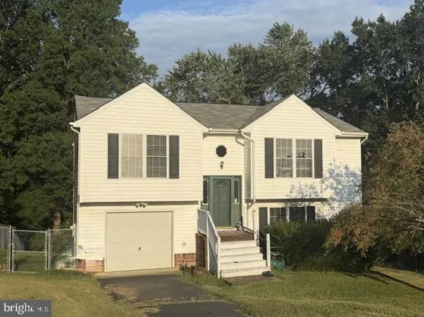 10203 Meadowview Dr, Fredericksburg, VA 22408