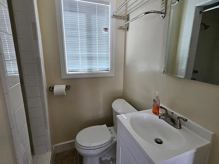 548 N Mariposa St #D — Photo 6