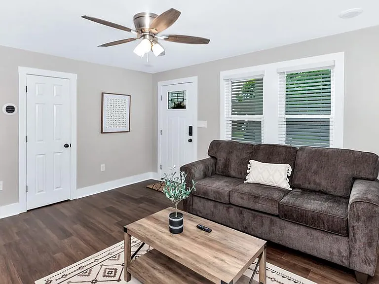 2910 Wilson Dr NW — Photo 2