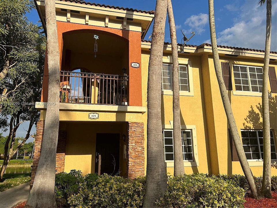 1st image of 975 NE 34th Ave Unit 101