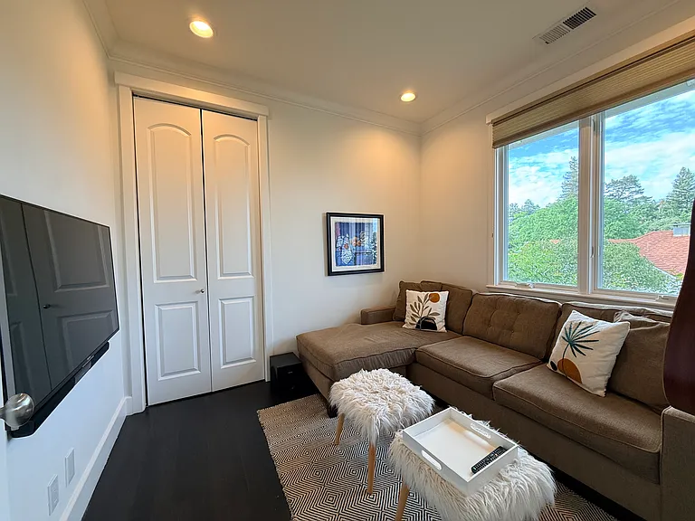 7 Locust Ave — Photo 15