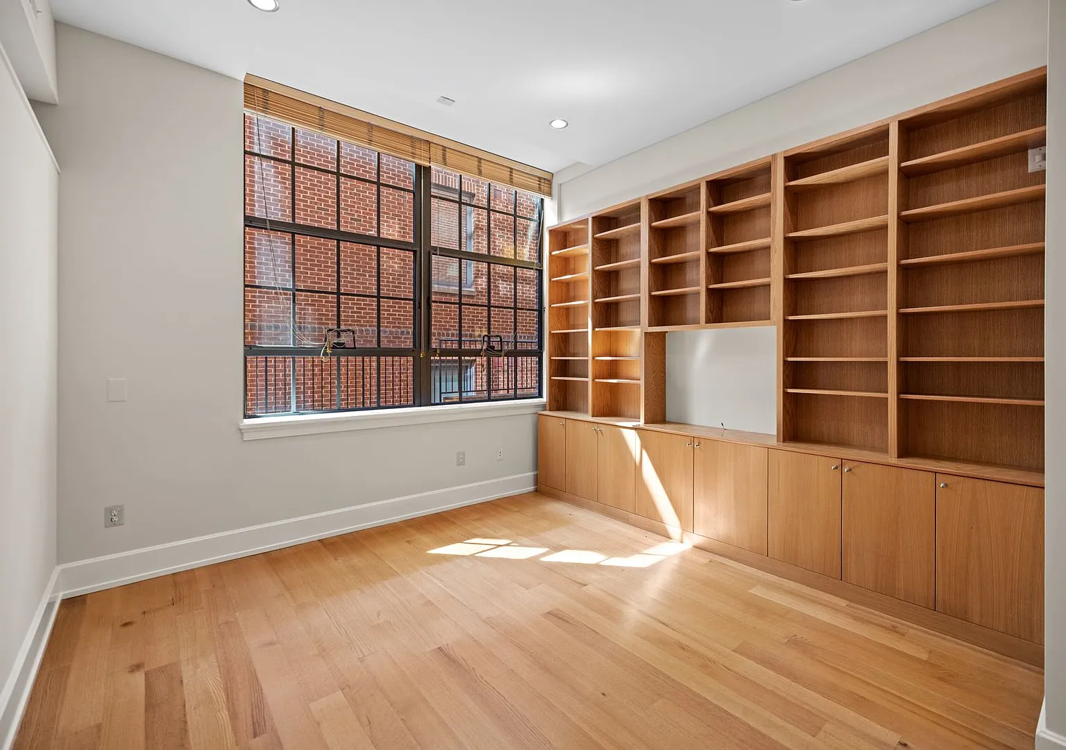 Georgetown Condo | 1 Bed | 1 Bath | 490 Sf — Photo 2