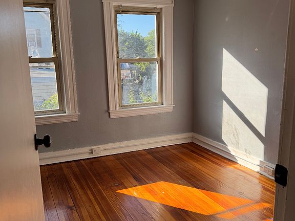 4th image of 9 Fern St #2
