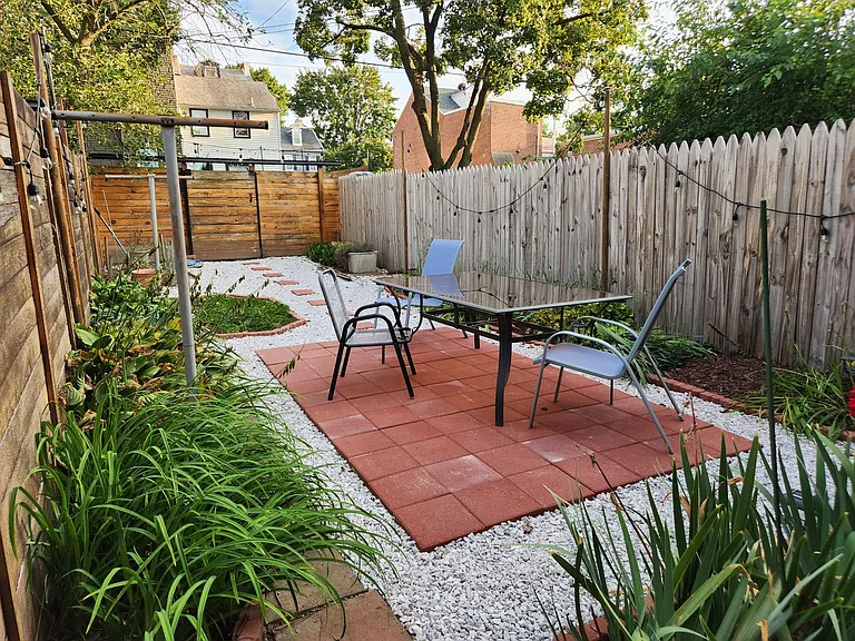 510 E Fulton St — Photo 18
