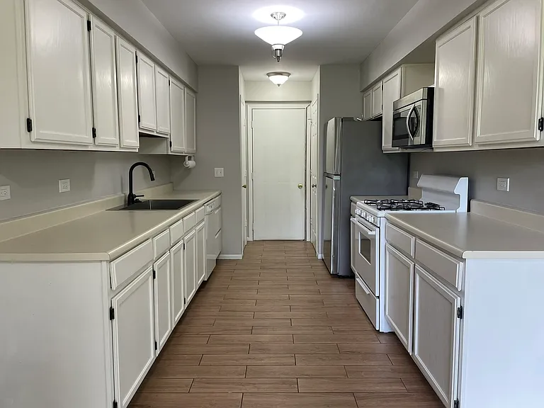 462 Village Creek Dr #462 — Photo 2