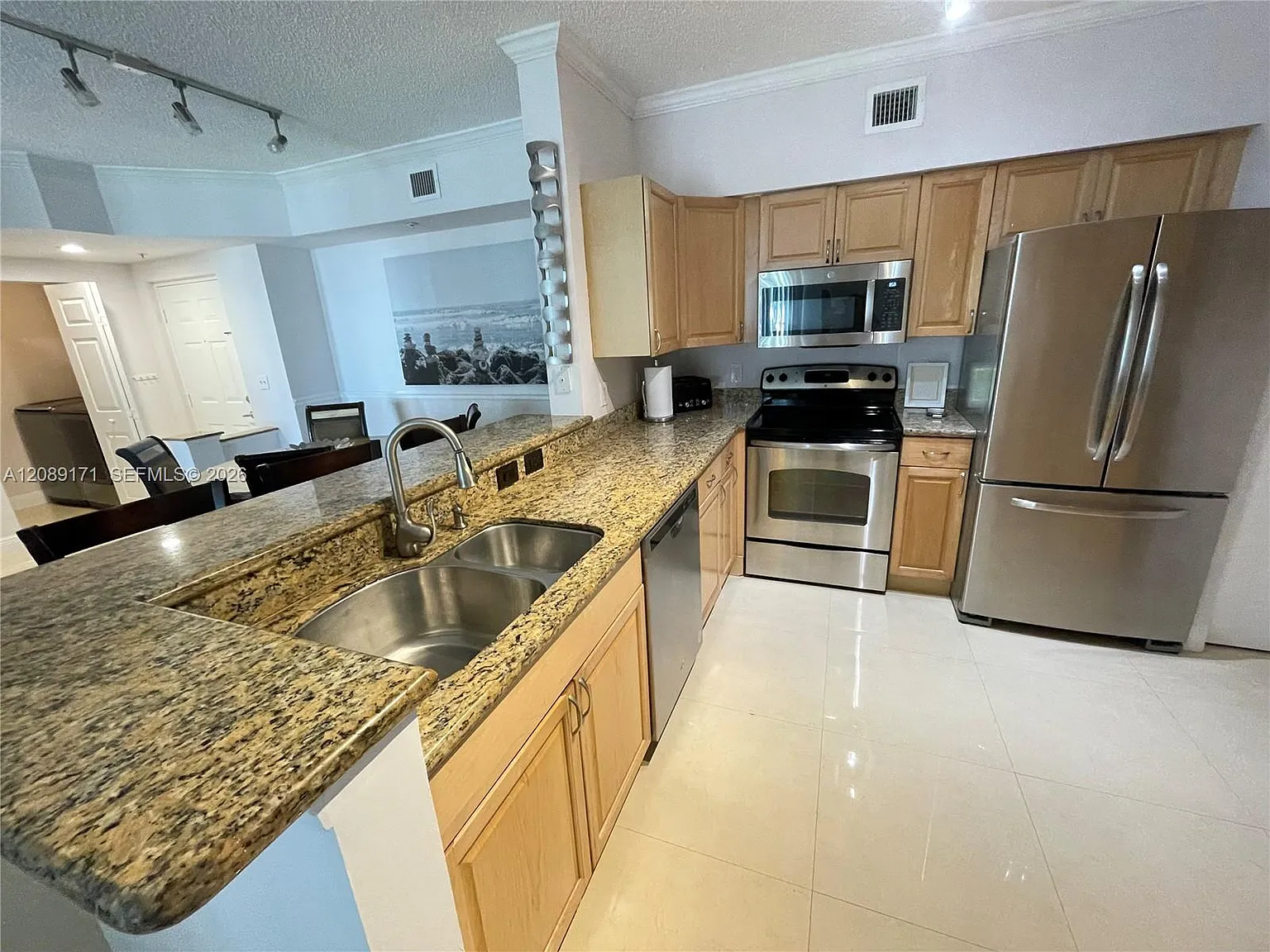 Porto Bellagio Condo — Photo 3