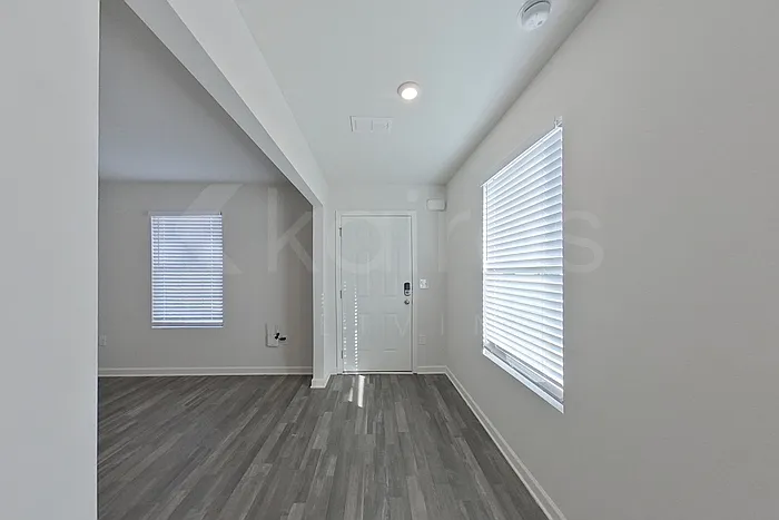 4 bed, 2.5 bath, 2376 sqft, $2,345 — Photo 2