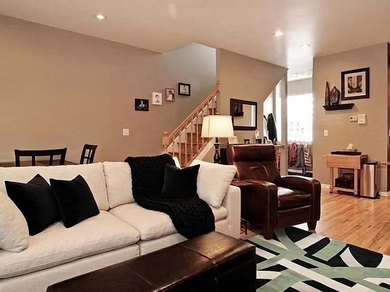 2429 N Clybourn Ave #E — Photo 2