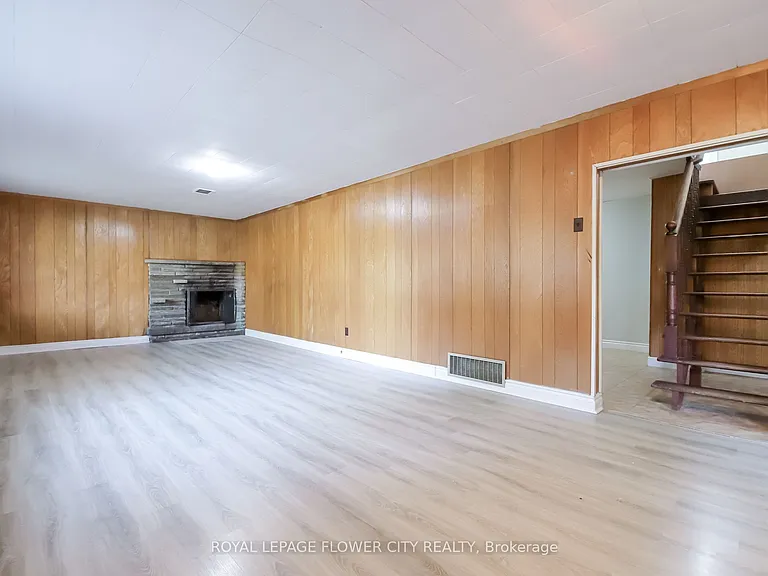 7555 Old Church Rd — Photo 26