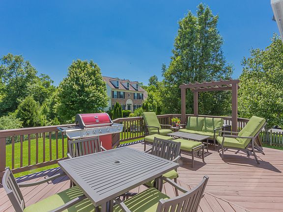 3rd image of 12 Monarch Ct