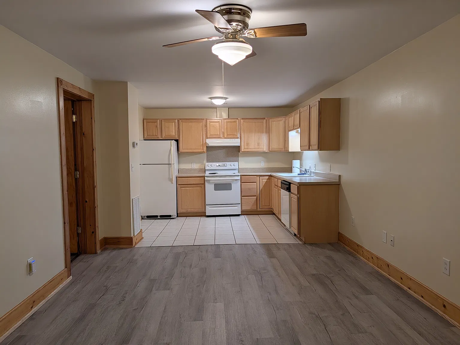 1411 W G St — Photo 4