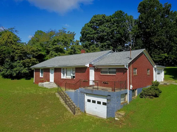 125 Clover St, Galax, VA 24333