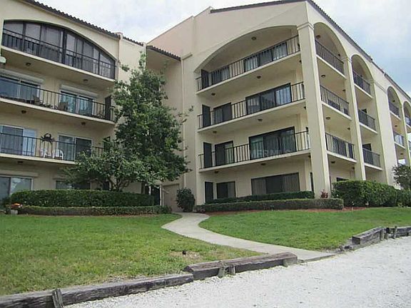 3rd image of 408 Mariner Dr