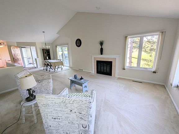 5th image of 7379 Tree Ln