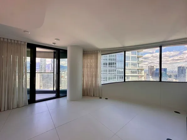 1033 Nelson St, Vancouver, BC