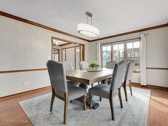 4th image of 27W340 Waterford Dr