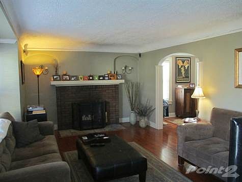 20831 Caledonia - Living Rm