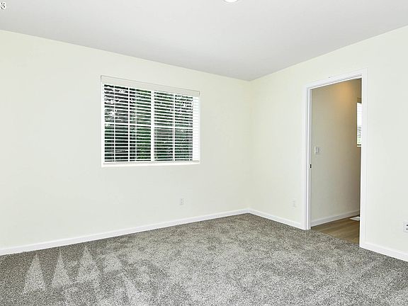 2nd image of 3302 NE 120th Cir