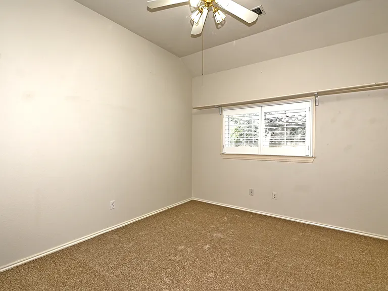 1615 Hawks Tree Ln — Photo 12